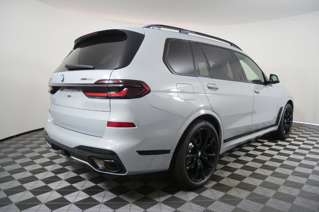Used 2027 BMW X7 xDrive40i w/ Executive Package AWD/4WD image 4