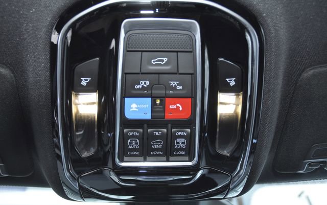 Used 2024 Jeep Grand Cherokee Overland w/ Luxury Tech Group IV image 35