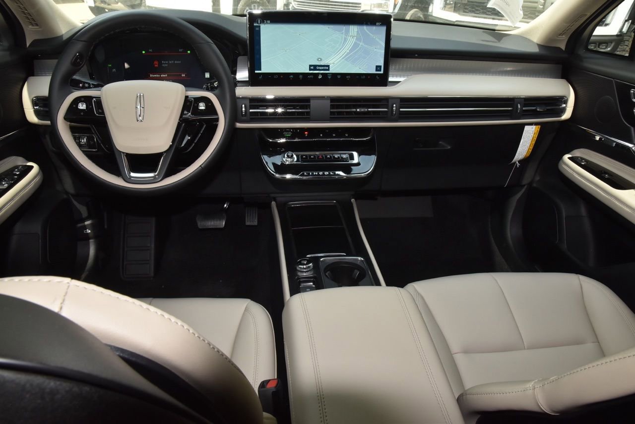 New 2026 Lincoln Corsair Premiere image 16