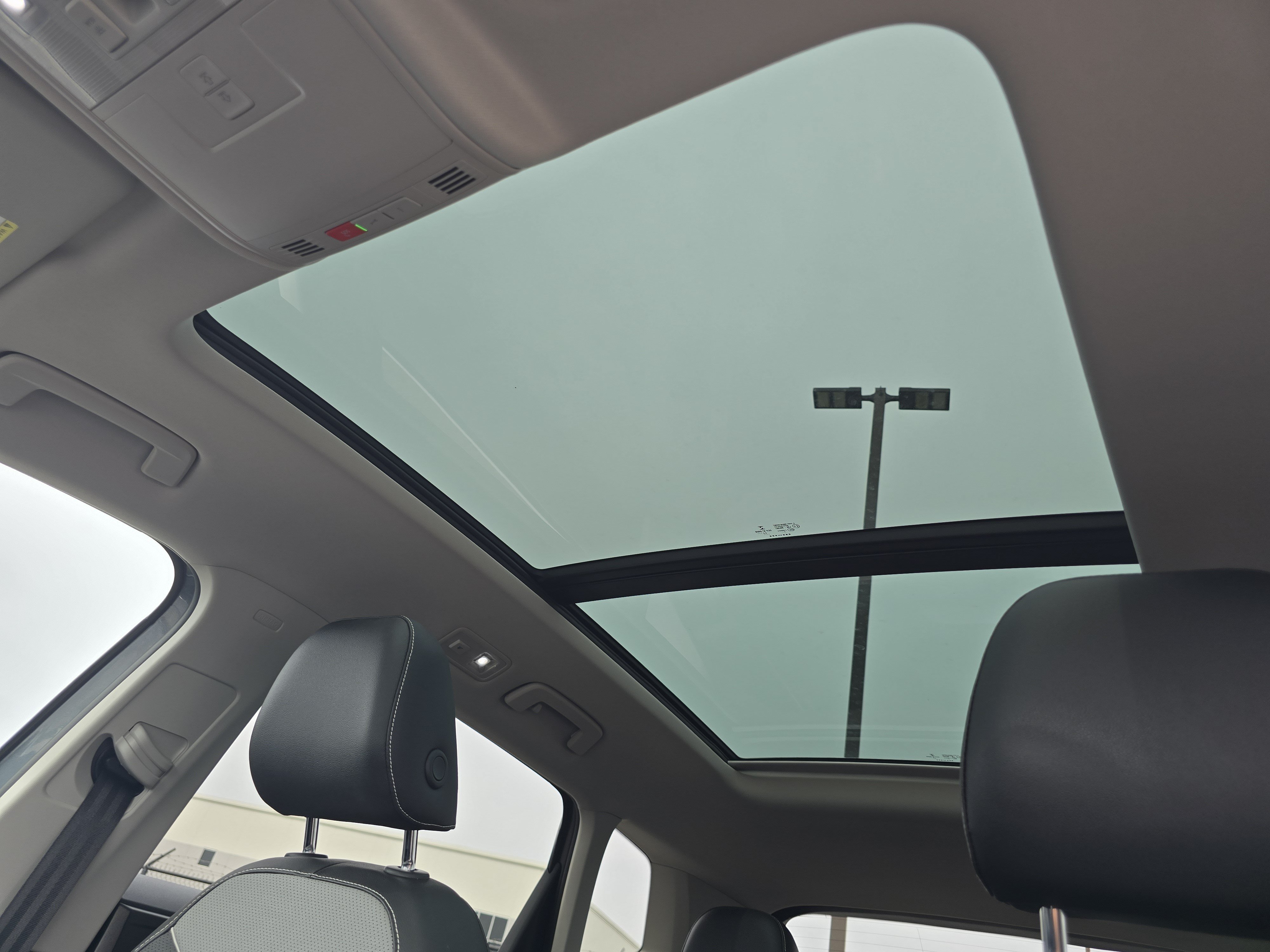Certified 2023 Volkswagen Taos SEL AWD/4WD image 9