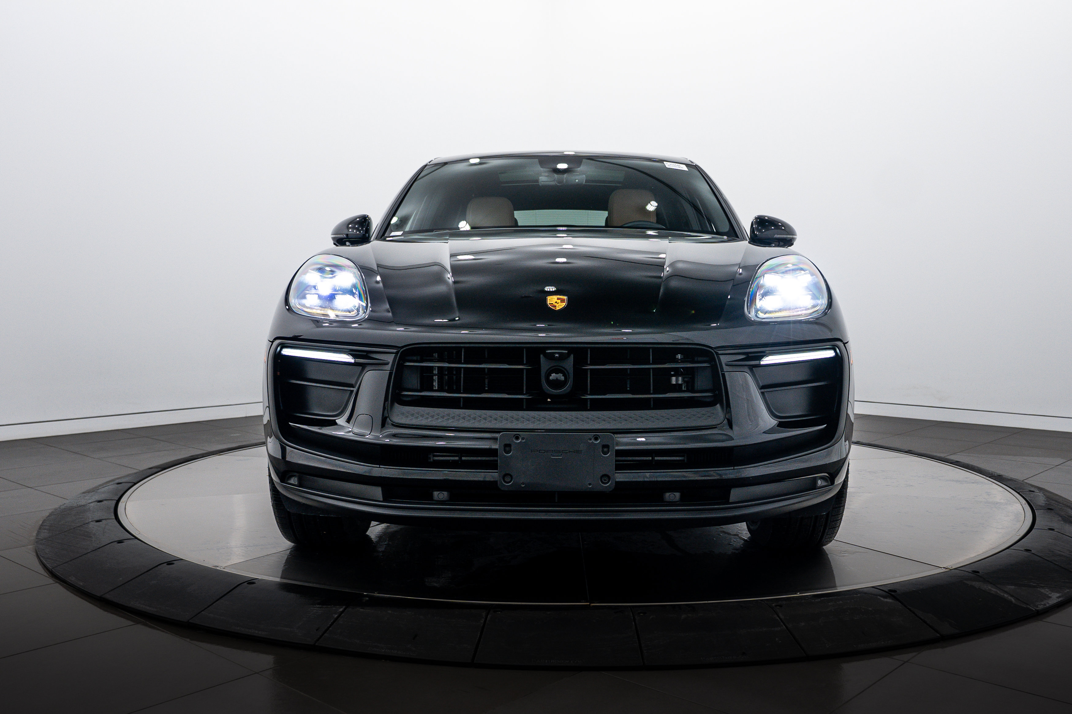 Certified 2025 Porsche Macan image 10