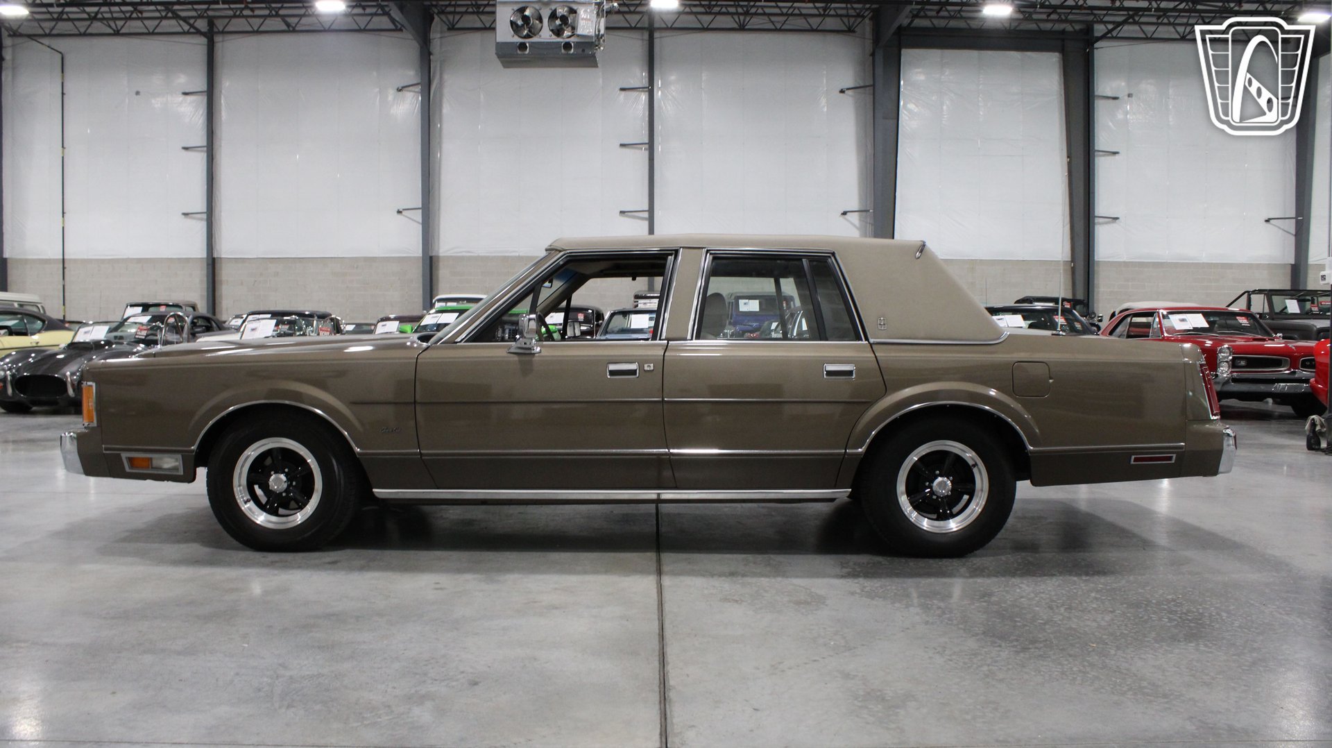 Used 1989 Lincoln Town Car RWD image 32