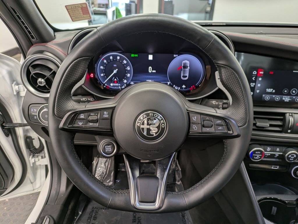 Used 2025 Alfa Romeo Giulia AWD w/ Driving Assist Package image 20