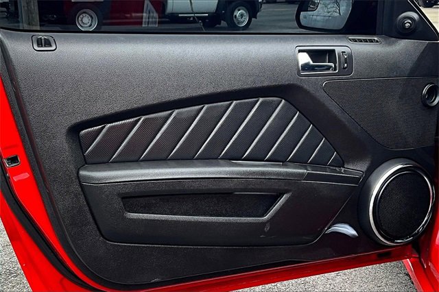 Used 2013 Ford Mustang Premium image 18