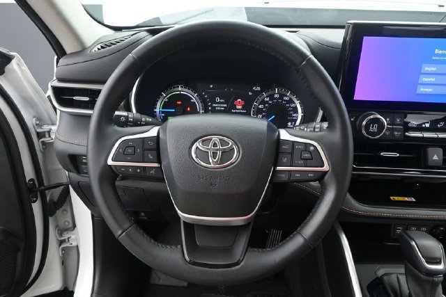 Used 2023 Toyota Highlander Bronze Edition AWD/4WD image 8