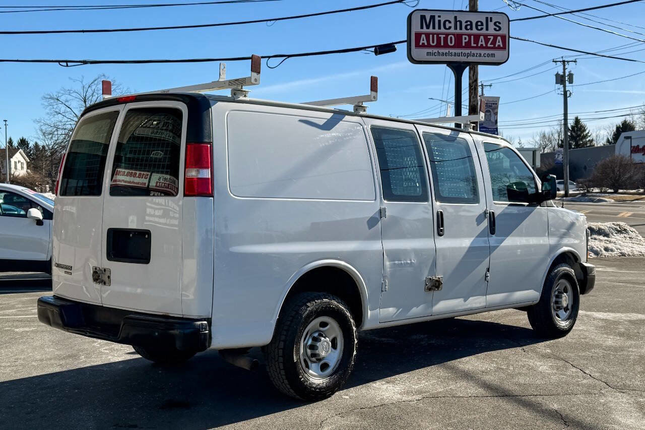 Used 2017 Chevrolet Express 2500 image 4