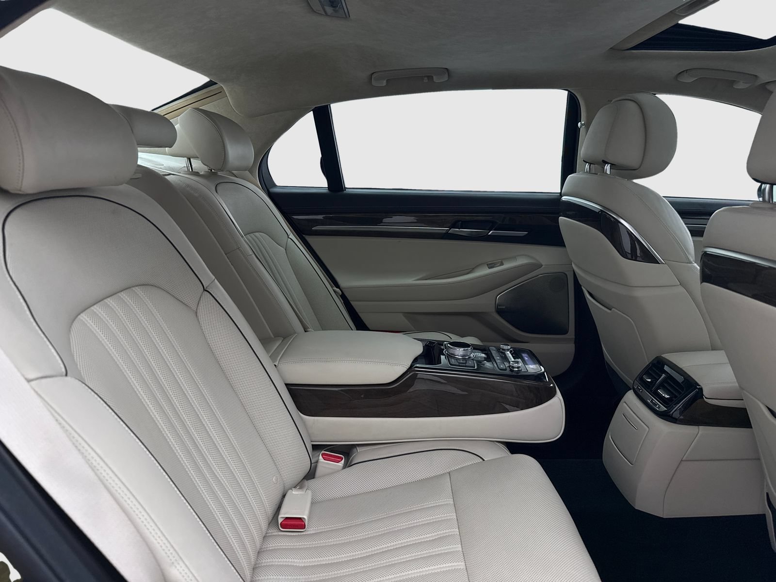 Used 2017 Genesis G90 3.3T Premium RWD image 47