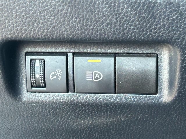 Used 2021 Toyota RAV4 XLE AWD/4WD image 23