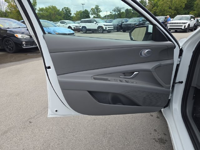 New 2026 Hyundai Elantra SE FWD image 12