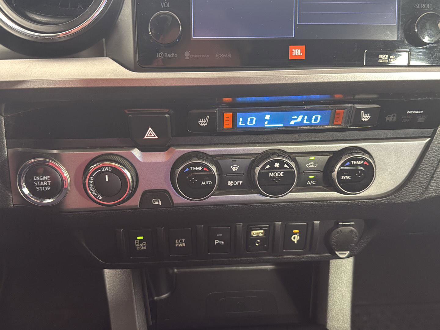 Used 2016 Toyota Tacoma Limited w/ Towing Package image 16