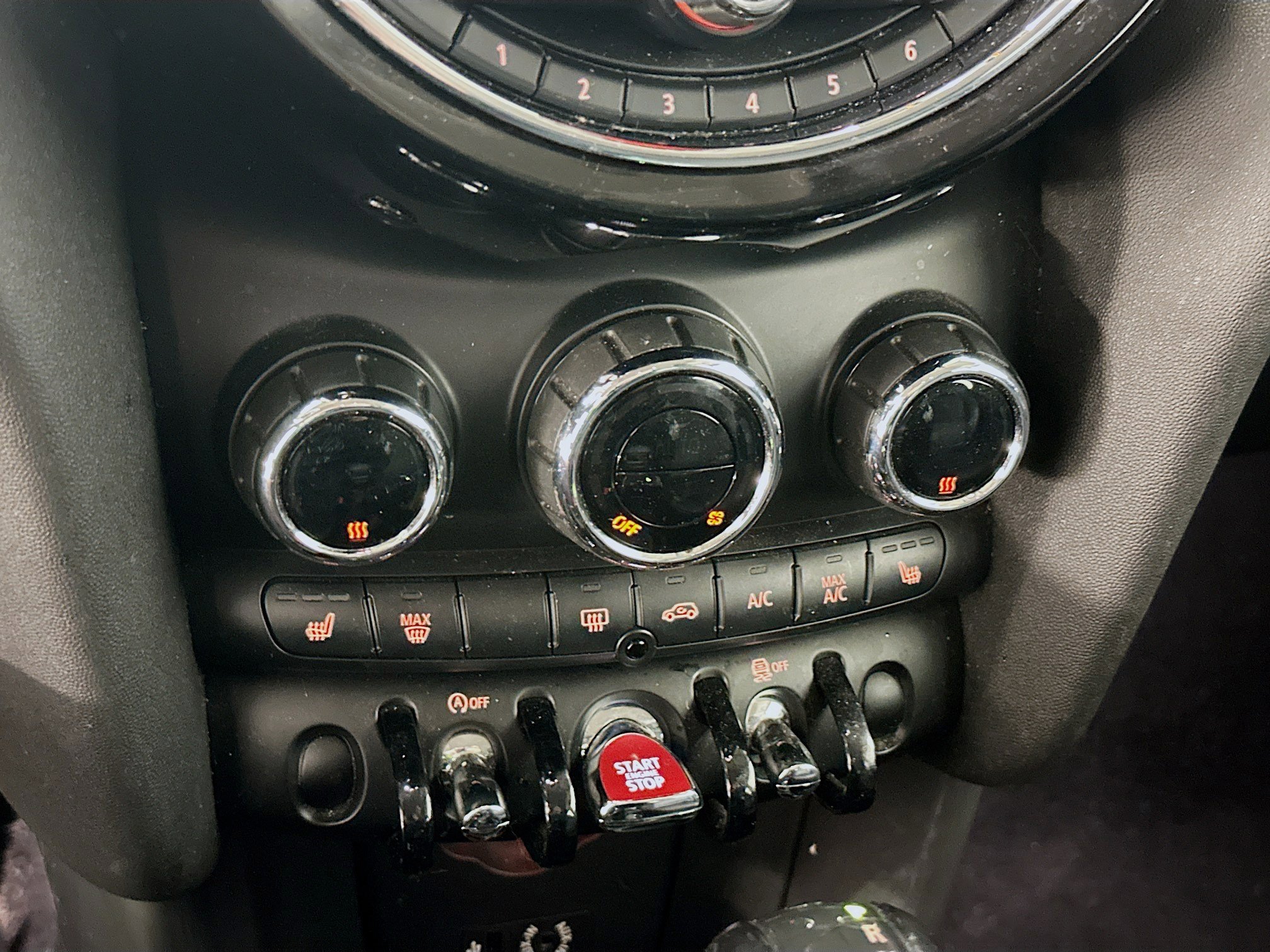 Used 2018 MINI Cooper 4-Door Hardtop image 23