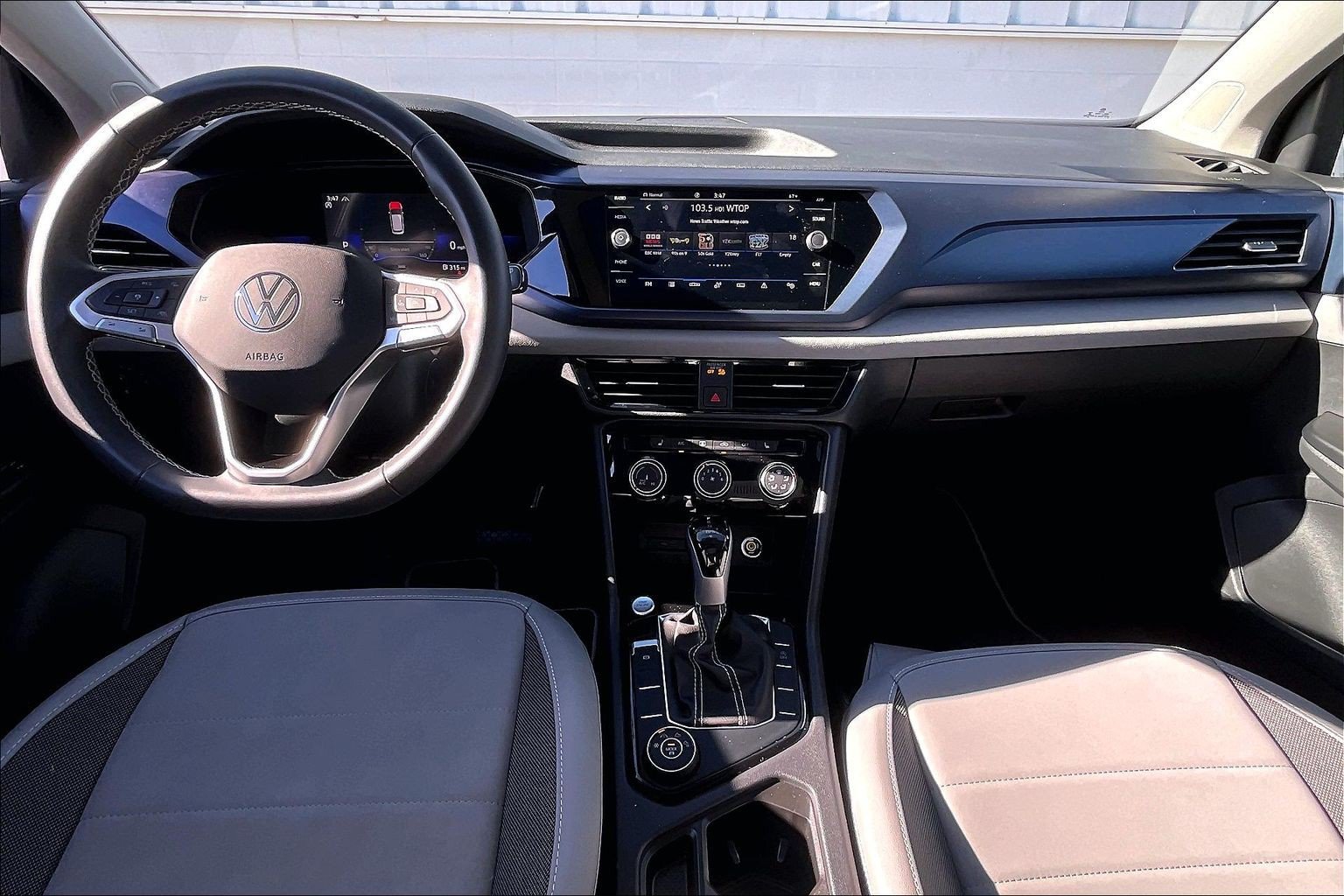Used 2023 Volkswagen Taos SE w/ Panoramic Sunroof Package AWD/4WD image 19