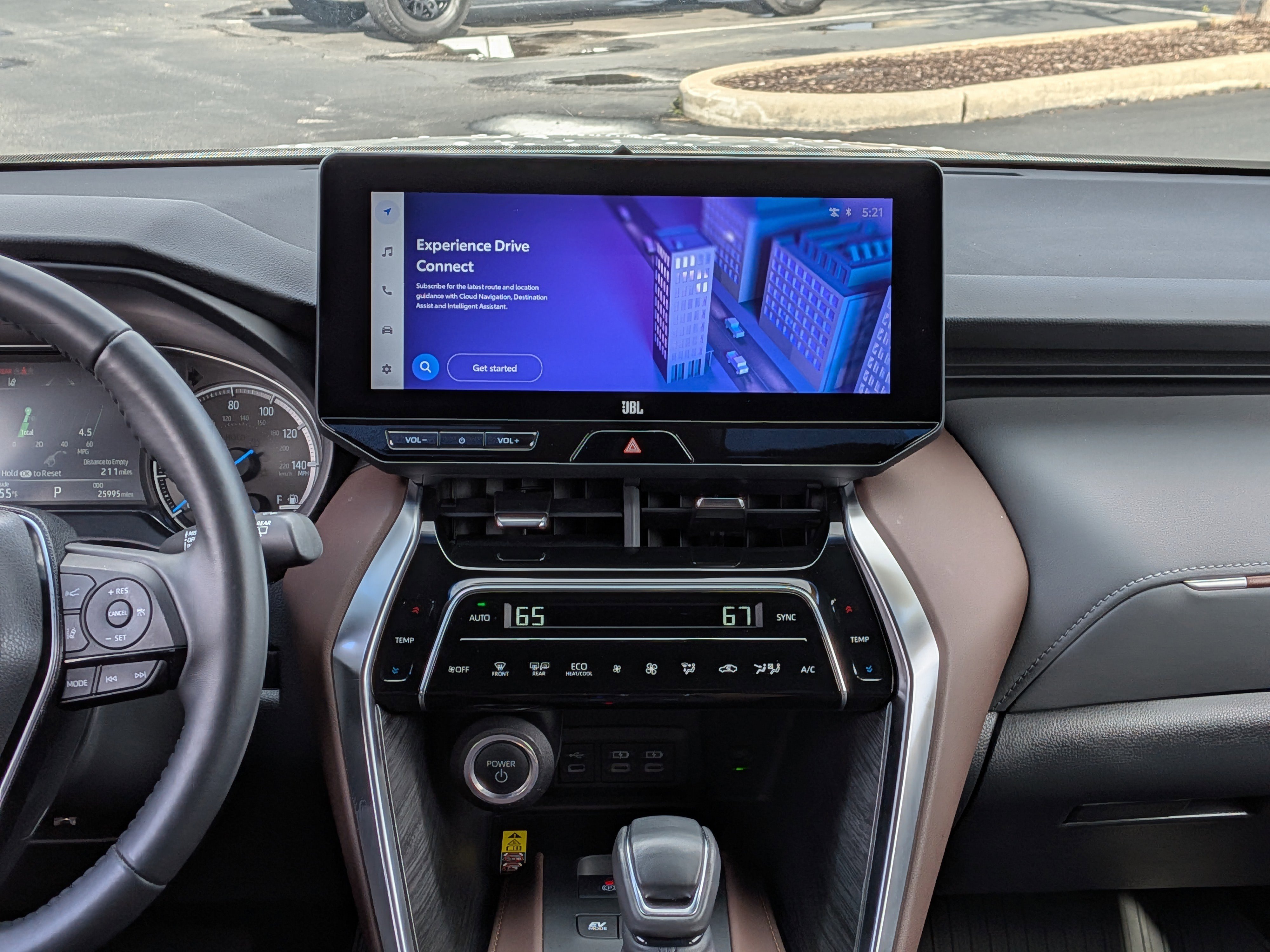 Used 2024 Toyota Venza XLE image 3