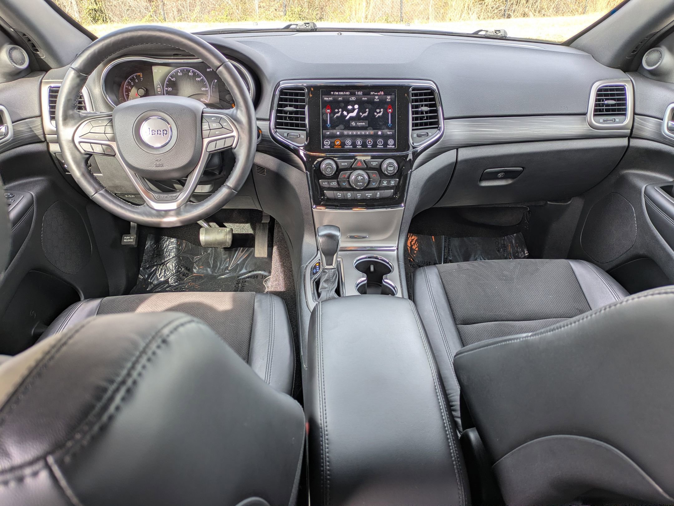 Used 2022 Jeep Grand Cherokee Laredo X image 24