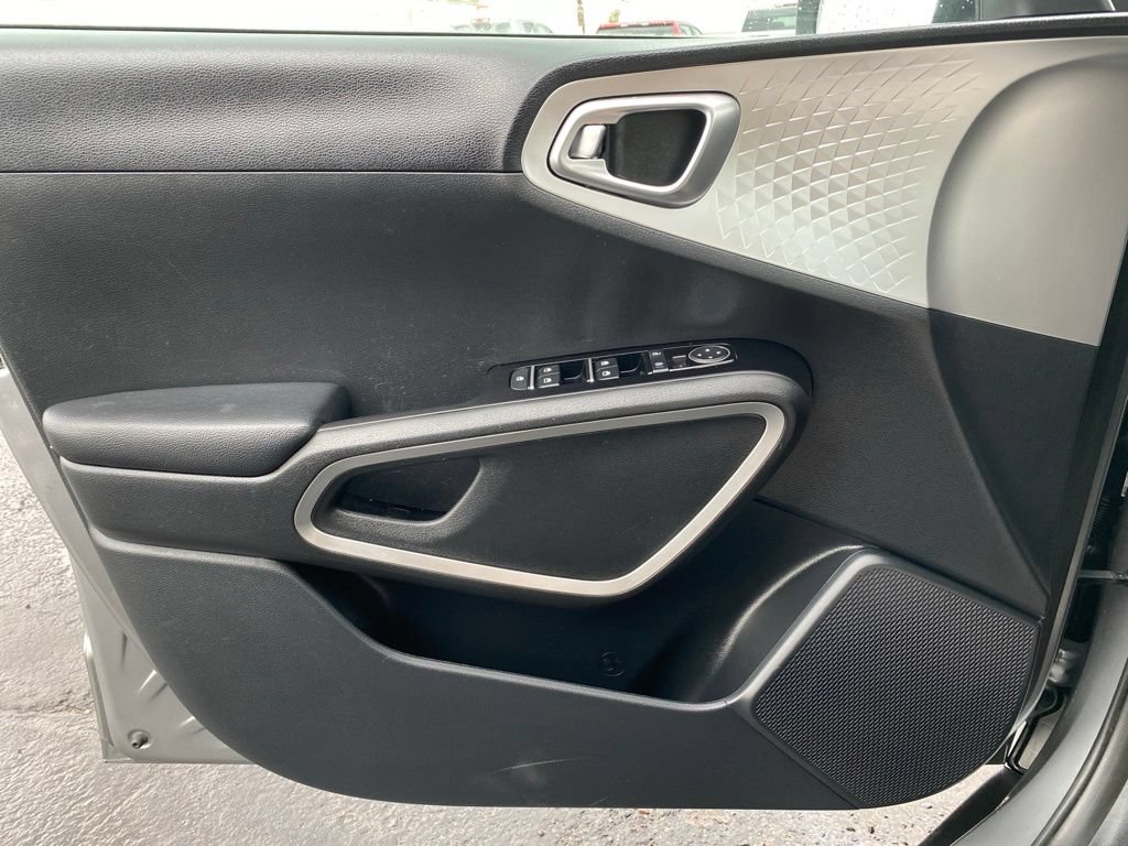 Used 2024 Kia Soul FWD image 26