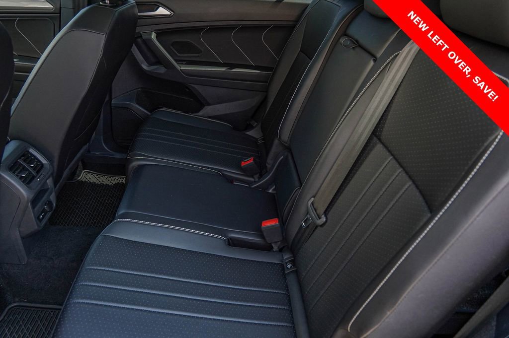 Used 2024 Volkswagen Tiguan SE R-Line image 31