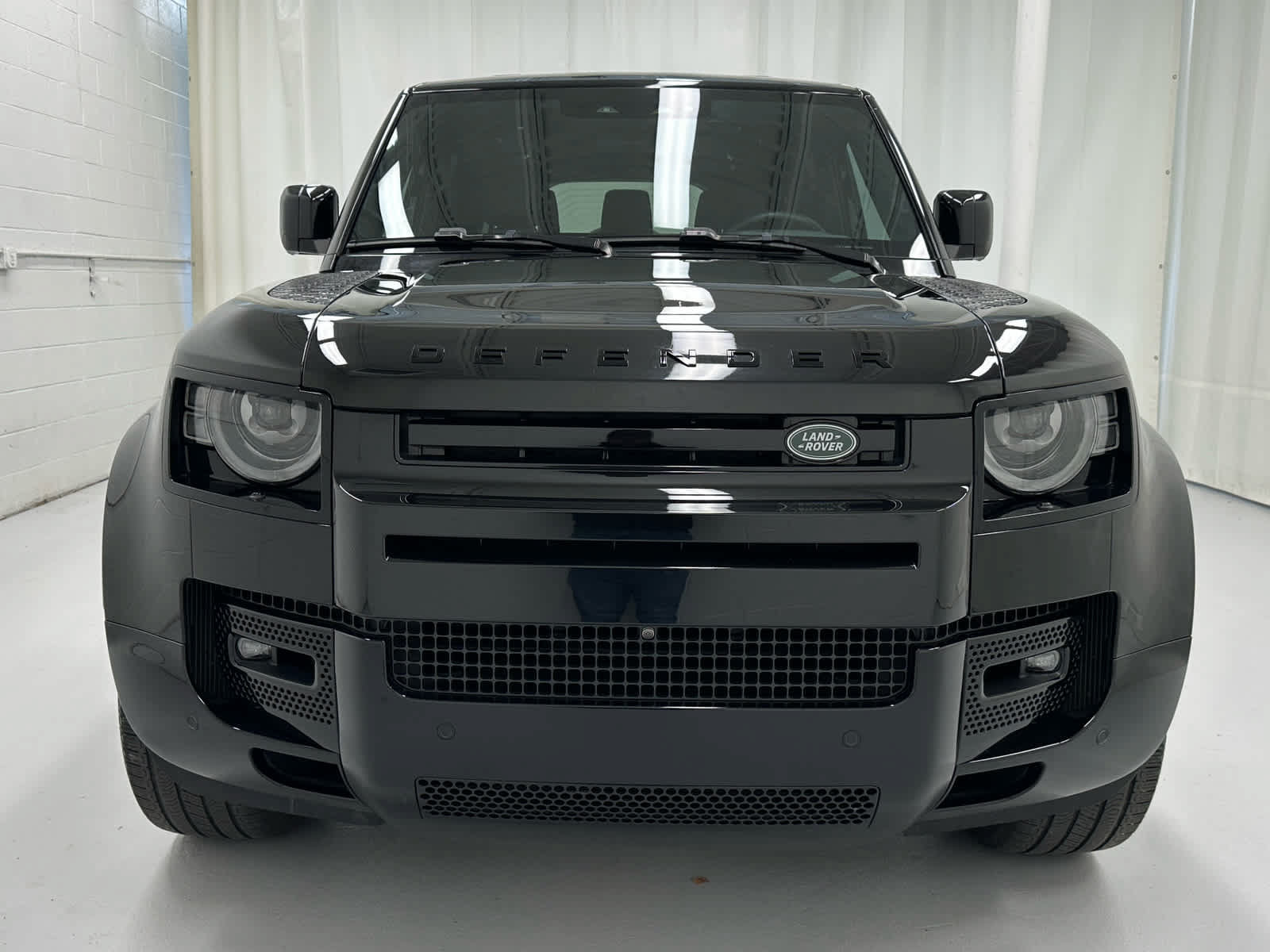 Used 2024 Land Rover Defender 130 X AWD/4WD image 5