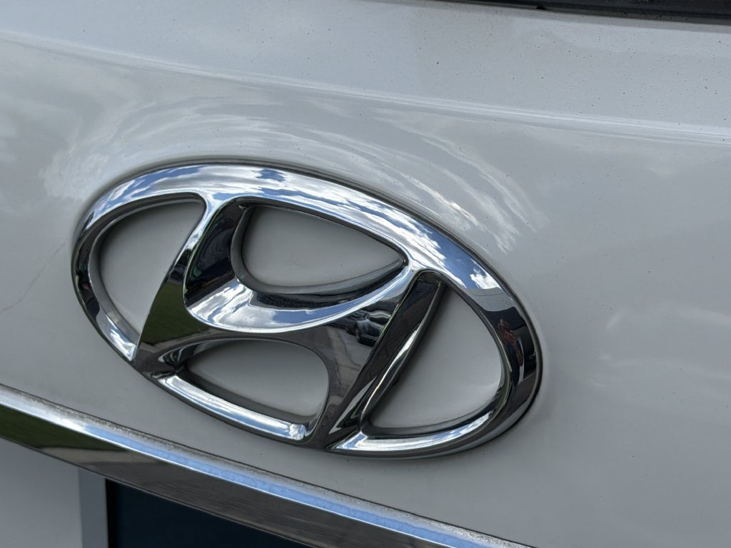 Used 2017 Hyundai Santa Fe FWD image 14