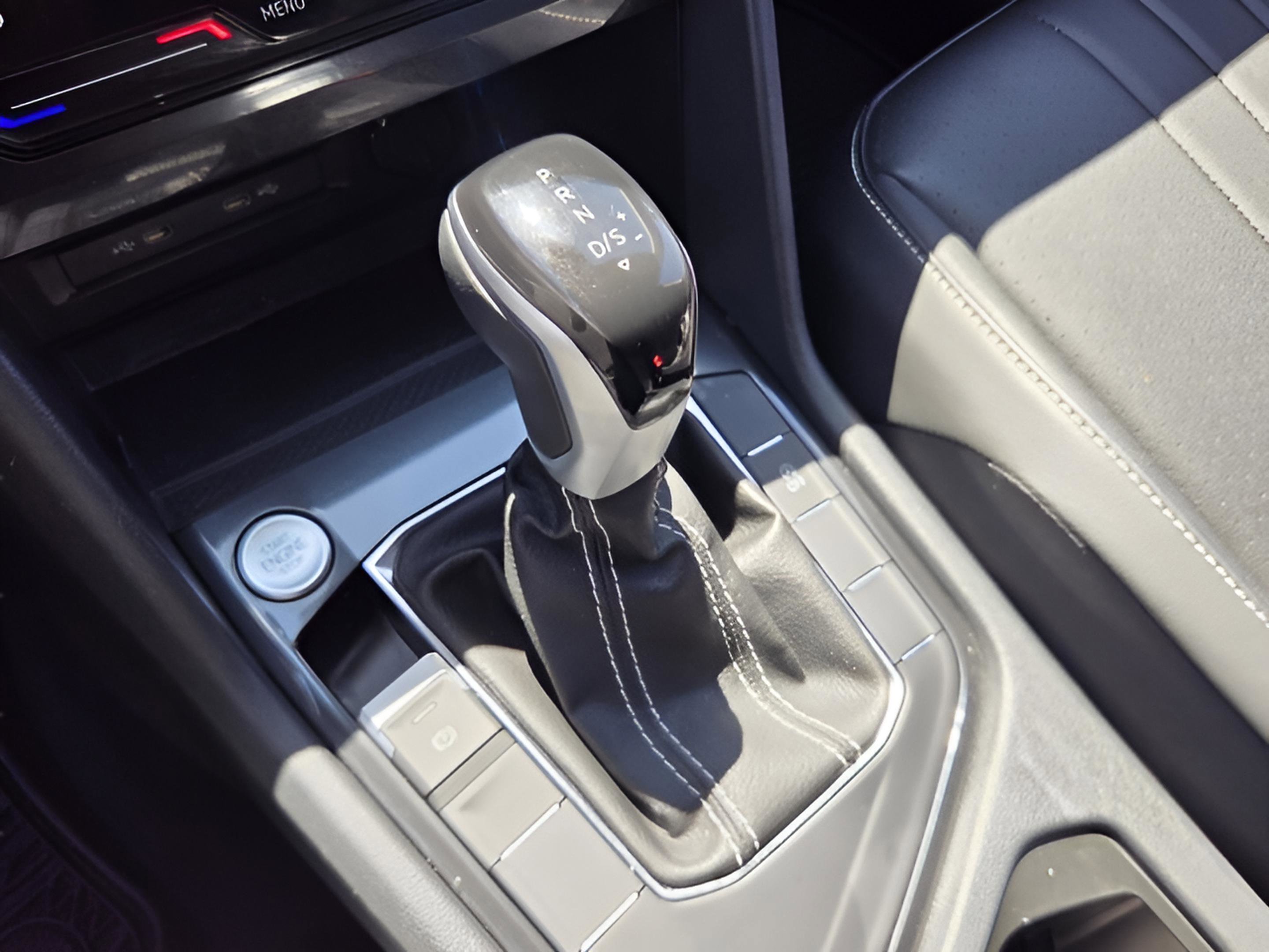 Used 2023 Volkswagen Tiguan SE image 16