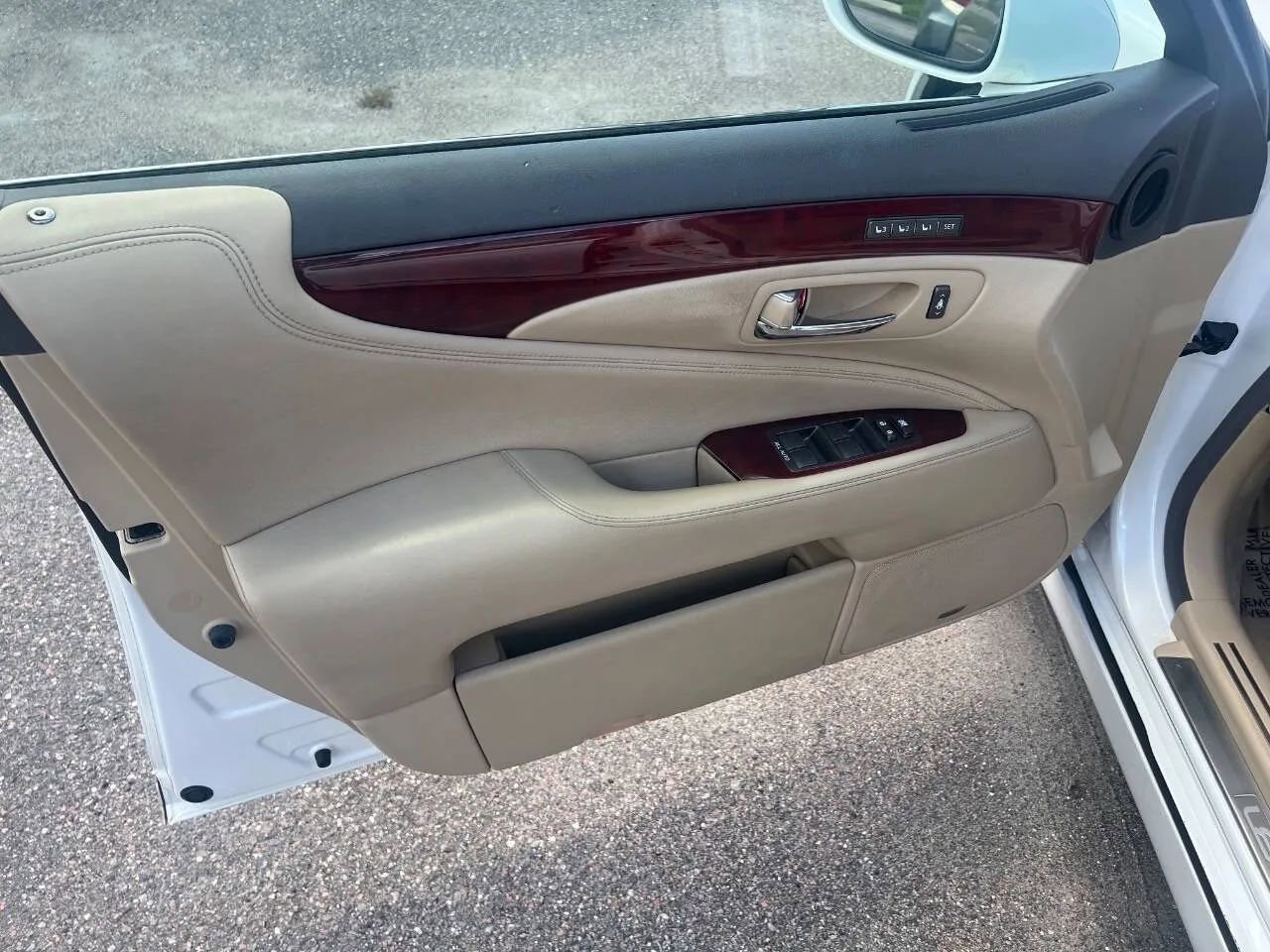 Used 2007 Lexus LS 460 L RWD image 7