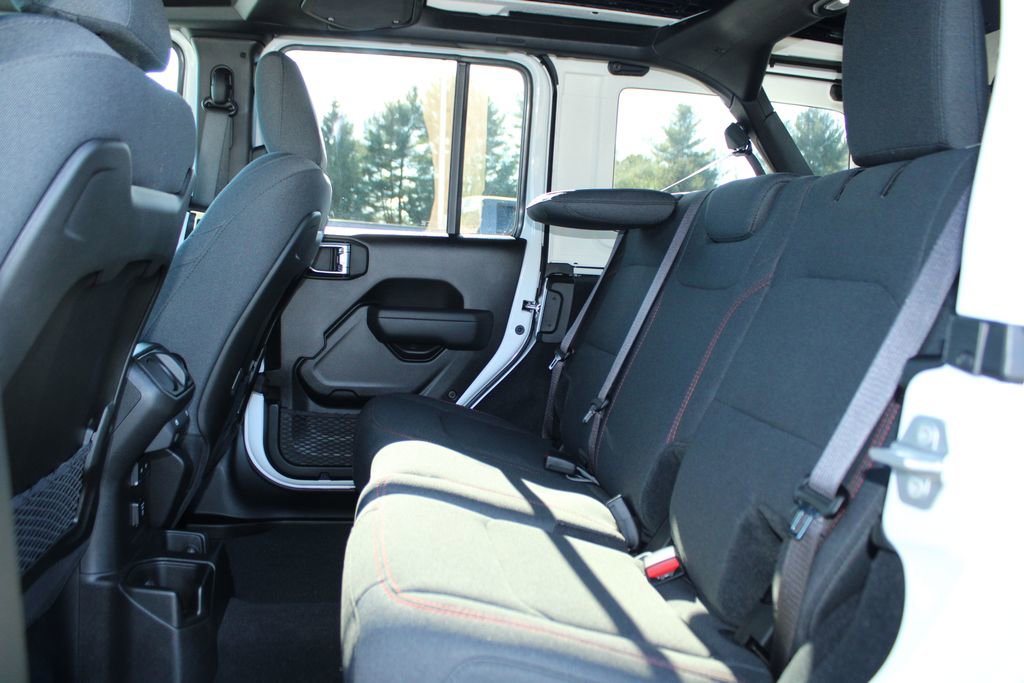 Used 2025 Jeep Wrangler Unlimited Rubicon w/ Technology Group image 12