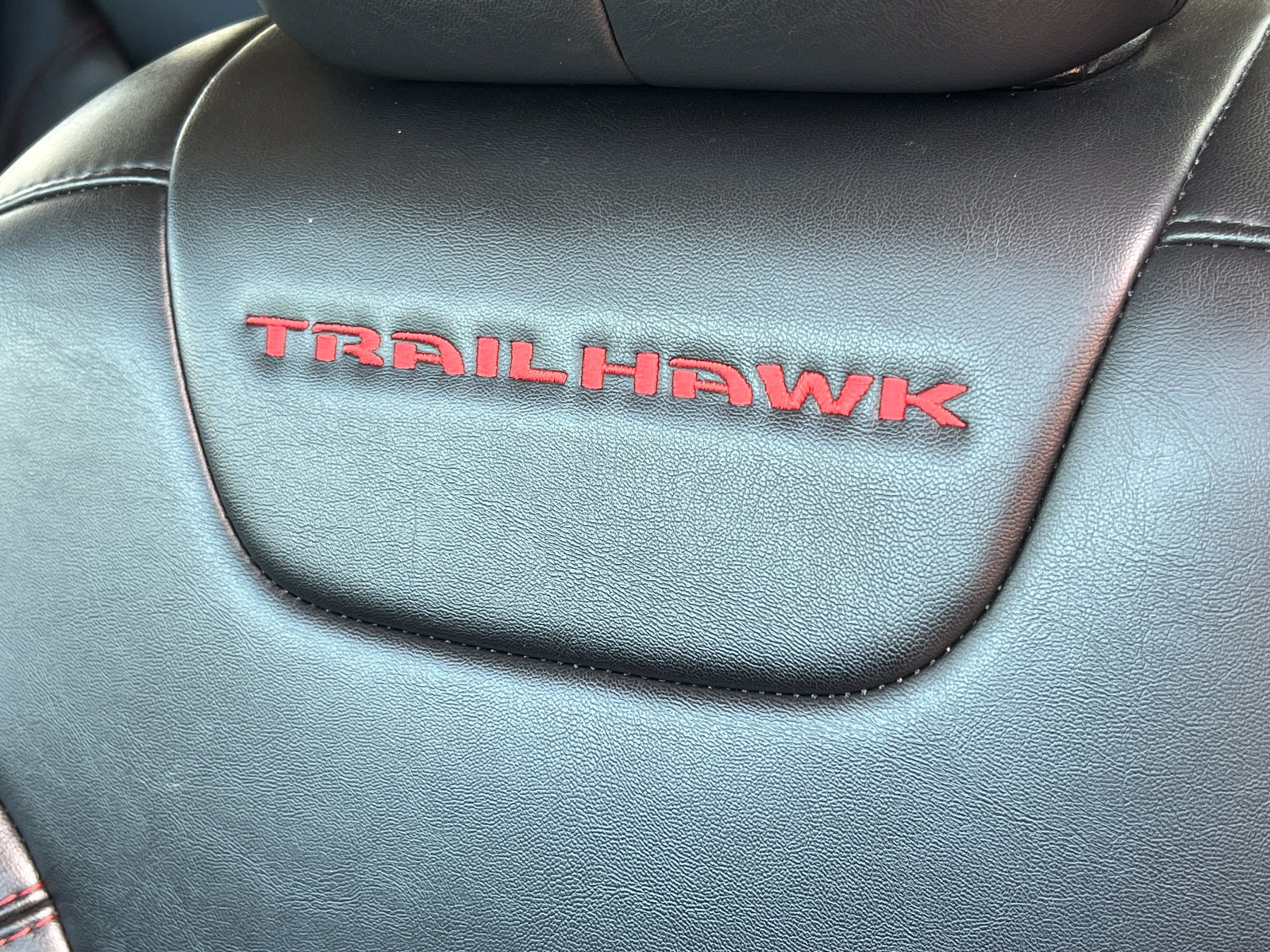Used 2019 Jeep Cherokee Trailhawk AWD/4WD image 5