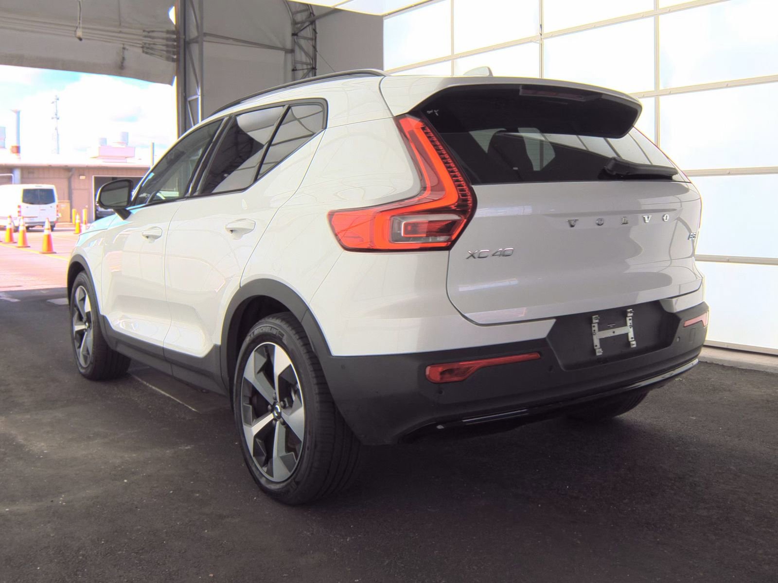Used 2026 Volvo XC40 B5 Plus AWD/4WD image 6