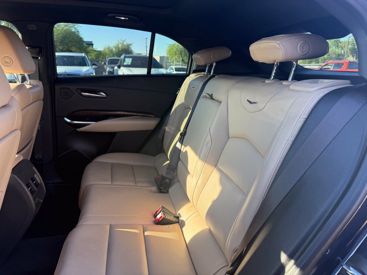 Used 2024 Cadillac XT4 Premium Luxury w/ Technology Package AWD/4WD image 9