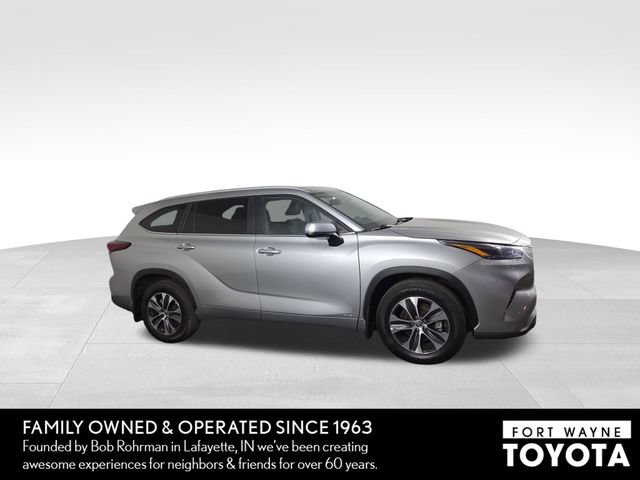 Used 2024 Toyota Highlander XLE AWD/4WD image 5