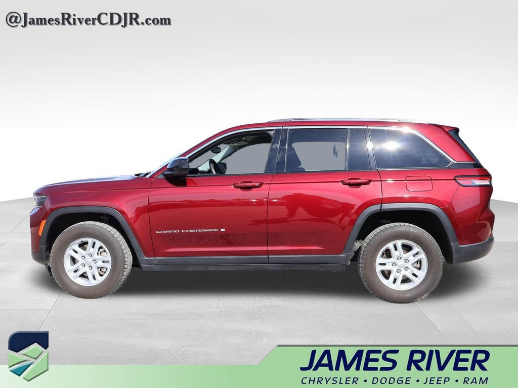 Used 2024 Jeep Grand Cherokee Laredo RWD image 2