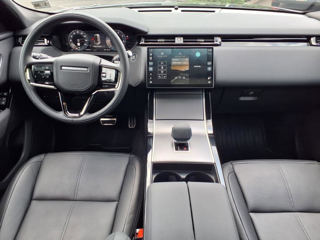 Certified 2025 Land Rover Range Rover Velar Dynamic SE image 4