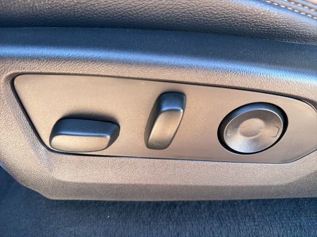 Used 2025 GMC Canyon Denali image 13