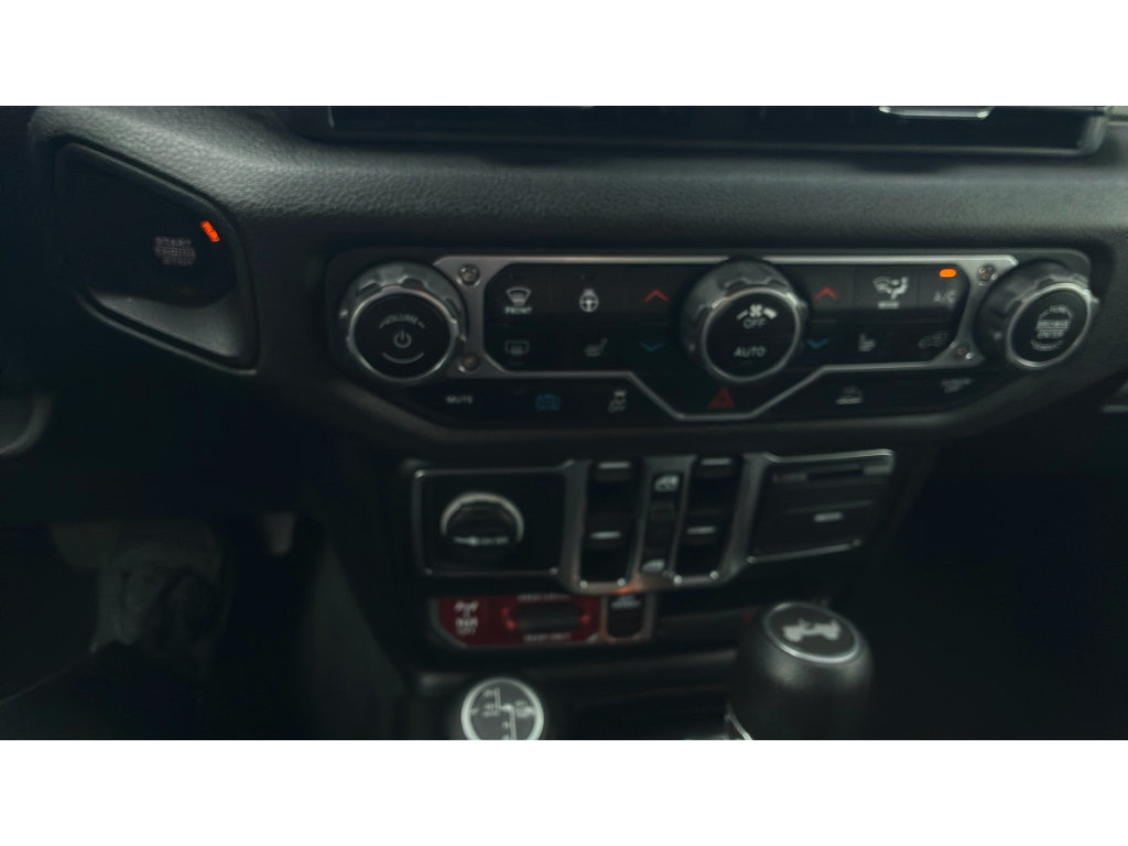 Used 2024 Jeep Wrangler Unlimited AWD/4WD image 16