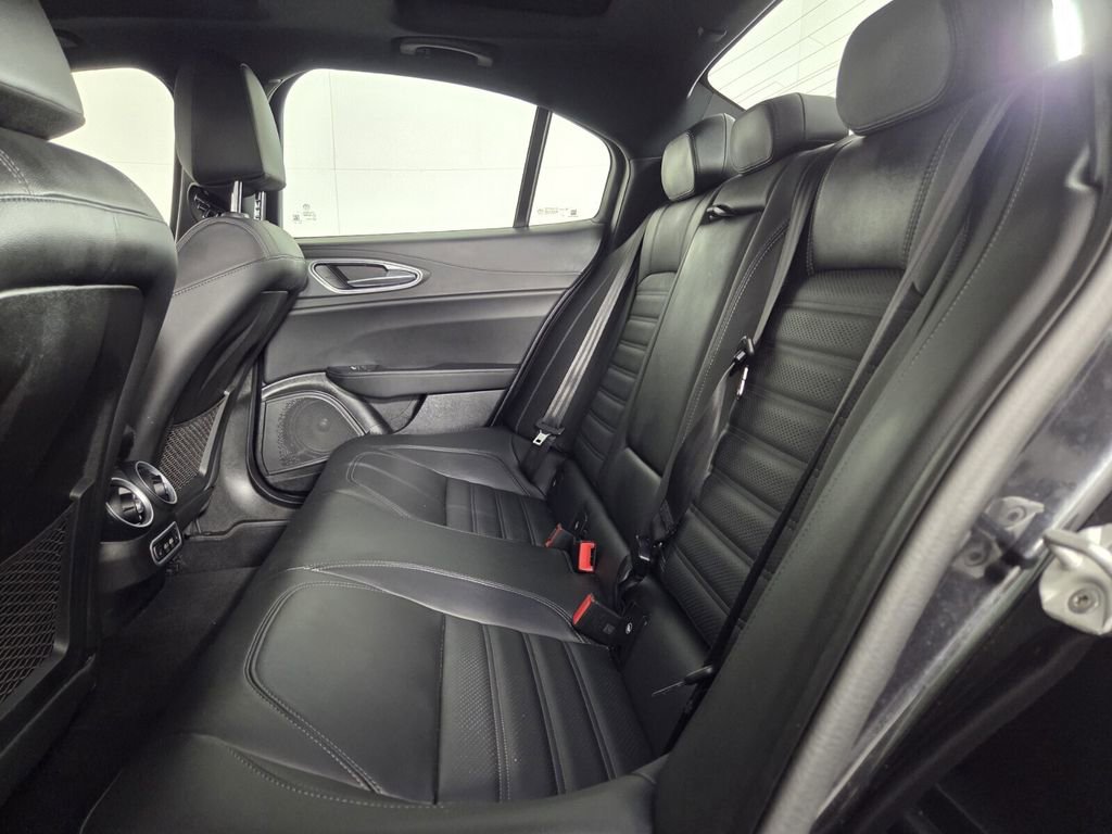 Used 2024 Alfa Romeo Giulia Veloce image 27