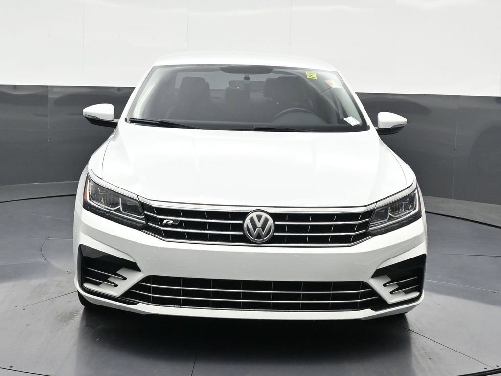 Used 2017 Volkswagen Passat 1.8T R-Line w/ R-Line Lighting Package FWD image 9