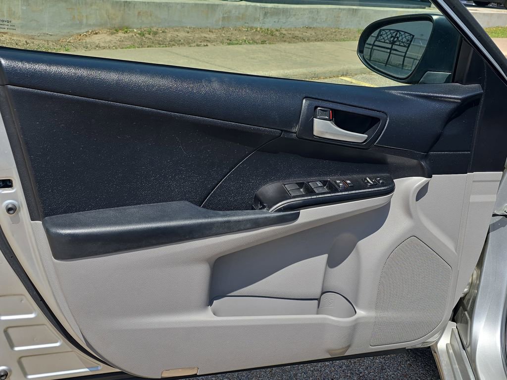 Used 2012 Toyota Camry LE image 22