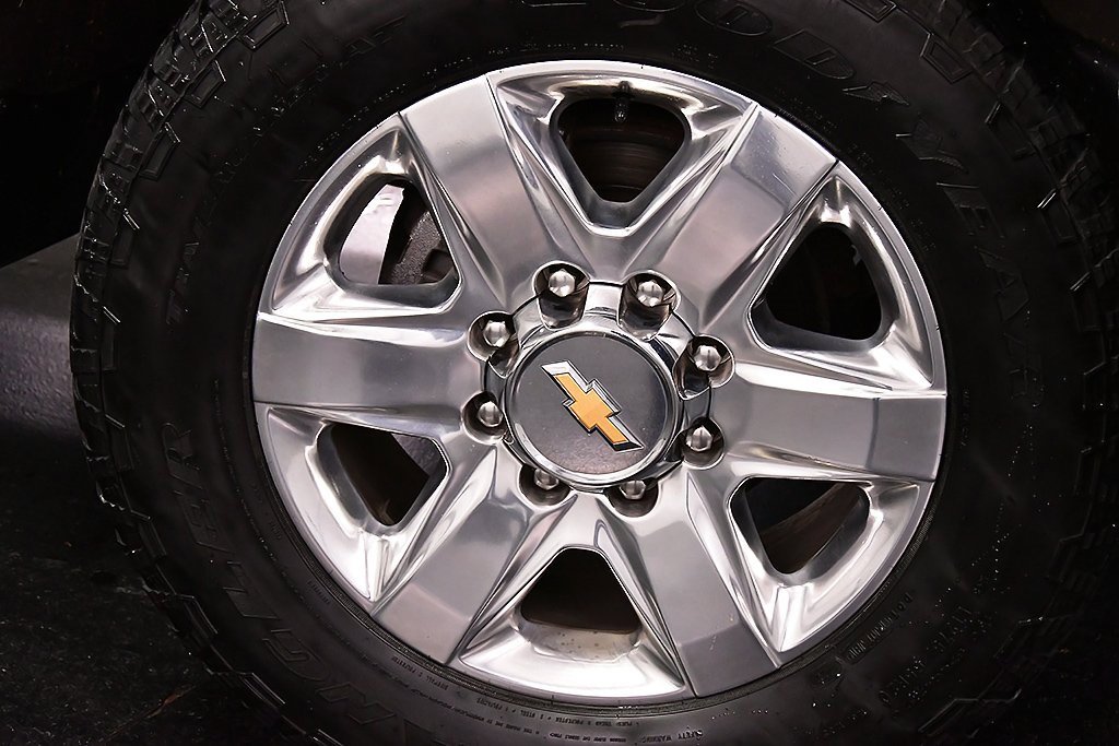 Used 2023 Chevrolet Silverado 2500 LTZ w/ LTZ Premium Package image 9