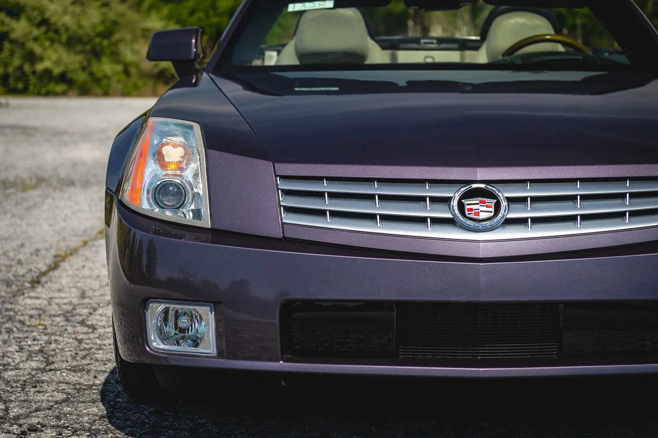 Used 2004 Cadillac XLR image 30