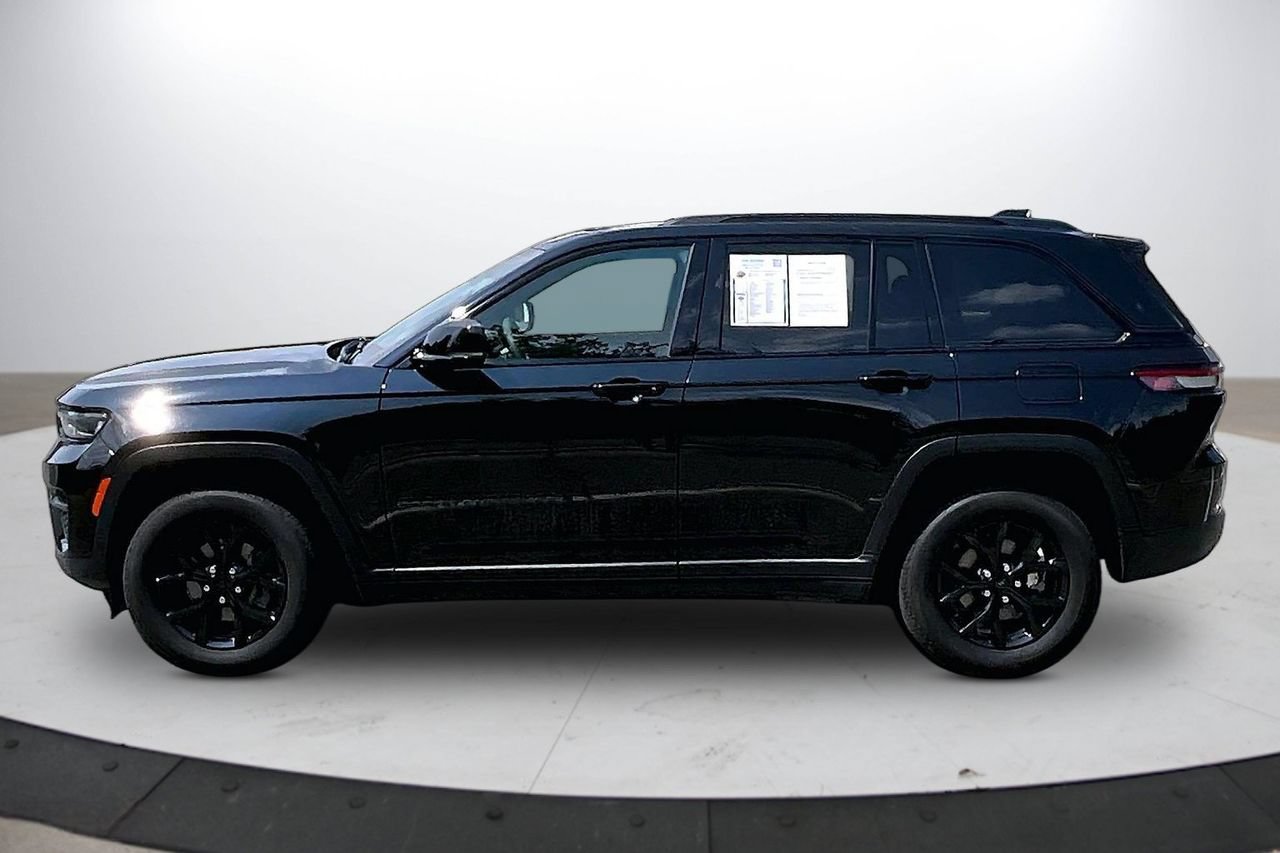 Certified 2024 Jeep Grand Cherokee Altitude AWD/4WD image 5