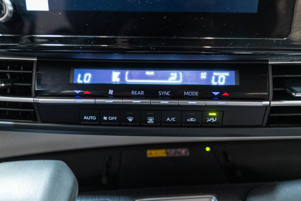 Certified 2025 Toyota Sienna LE FWD image 26