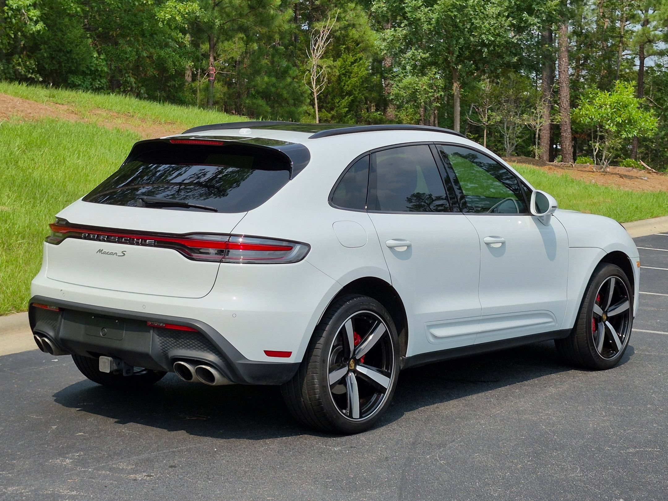 Certified 2025 Porsche Macan S AWD/4WD image 30