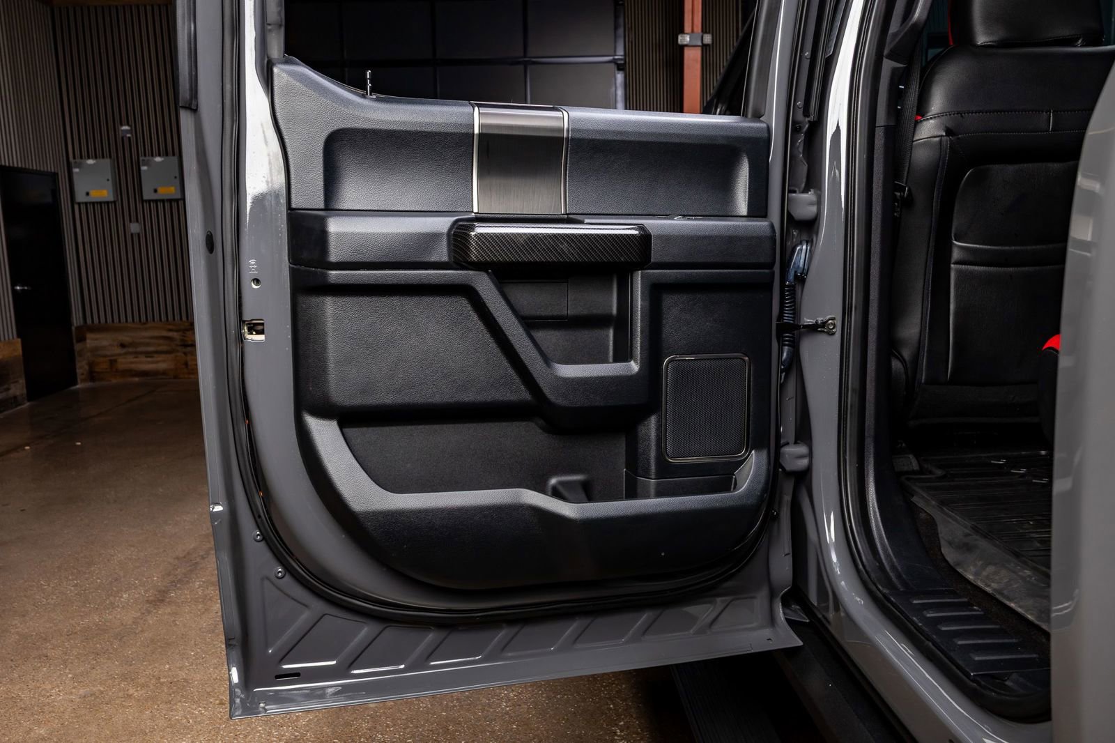 Used 2020 Ford F150 Raptor w/ Equipment Group 802A Luxury AWD/4WD image 36