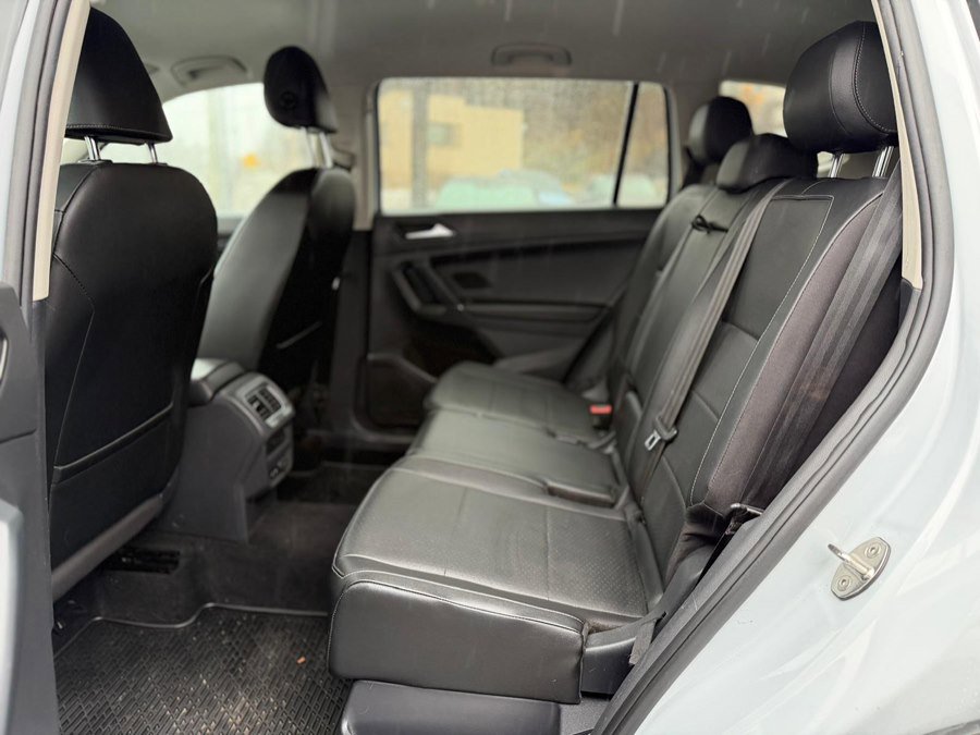 Used 2018 Volkswagen Tiguan SE image 16