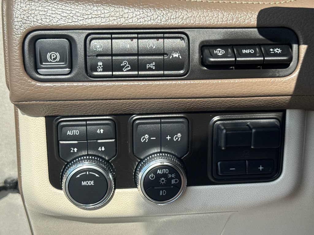 Used 2024 GMC Yukon XL Denali w/ Advanced Technology Package AWD/4WD image 35