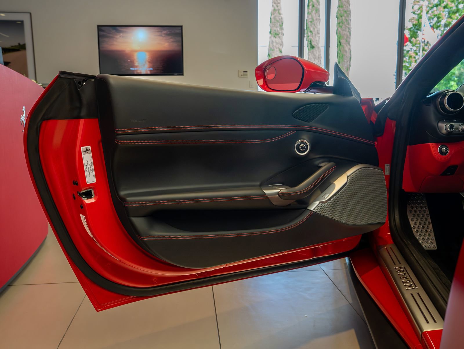 Used 2020 Ferrari Portofino RWD image 8