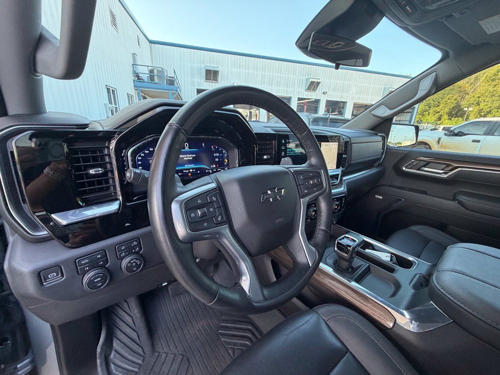 Used 2023 Chevrolet Silverado 1500 LT Trail Boss w/ LT Trail Boss Premium Package AWD/4WD image 19