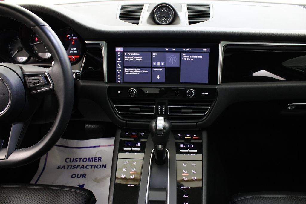 Certified 2023 Porsche Macan AWD/4WD image 28