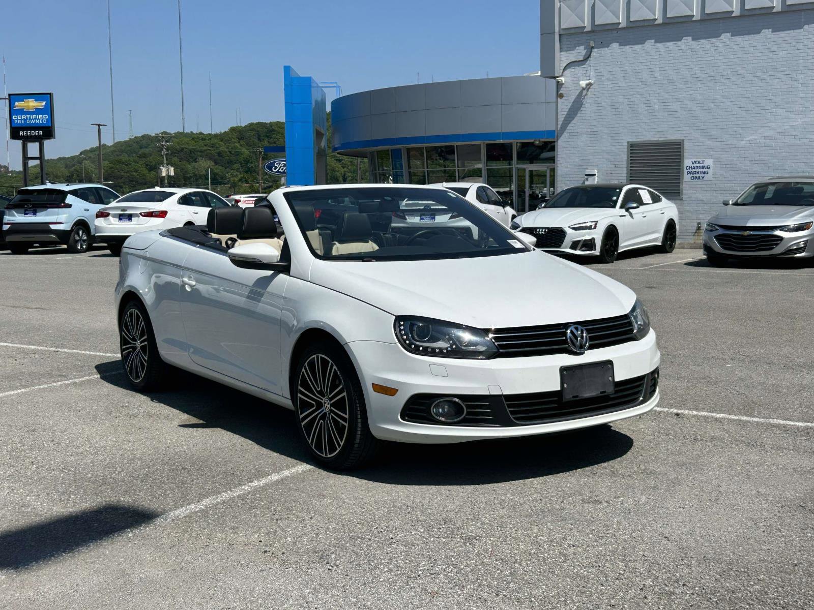 Used 2015 Volkswagen Eos Executive FWD image 1