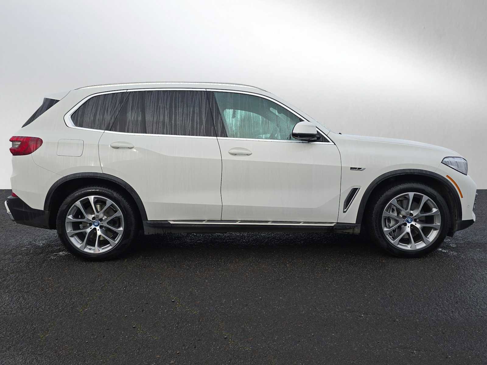 Used 2023 BMW X5 xDrive45e w/ Climate Comfort Package image 2