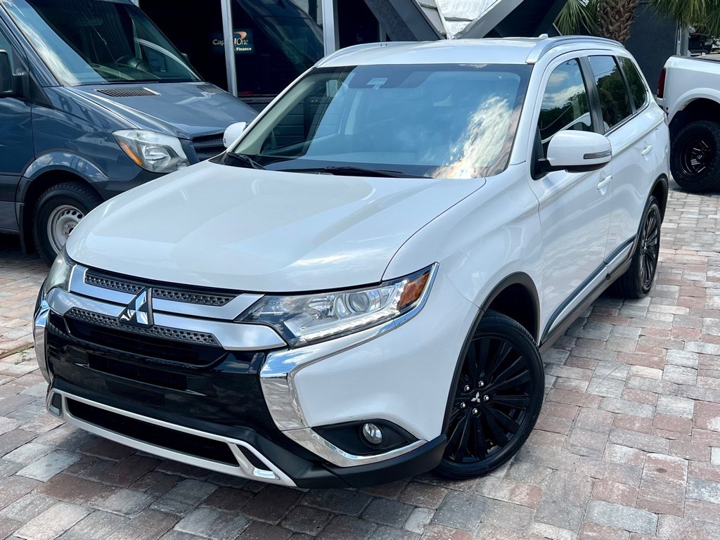 Used 2020 Mitsubishi Outlander SEL image 3